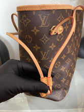 Load image into Gallery viewer, Neverfull MM Cerise SKU6340