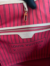 Load image into Gallery viewer, Neverfull MM Cerise SKU6340