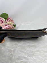 Load image into Gallery viewer, Toiletry 26 SKU6324