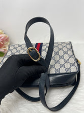 Load image into Gallery viewer, Gucci Vintage SKU6172