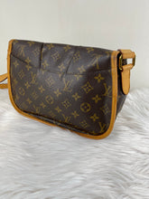 Load image into Gallery viewer, Menilmontant PM Monogram SKU740