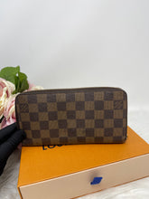 Load image into Gallery viewer, Zippy Wallet SKU6418