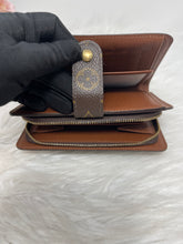 Load image into Gallery viewer, Compact Organizer Wallet SKU6330