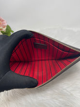 Load image into Gallery viewer, Neverfull Pouch MM DE SKU6293