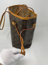 Load image into Gallery viewer, Neverfull MM SKU1238