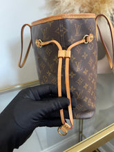 Load image into Gallery viewer, Neverfull MM Pivione SKU6392