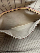 Load image into Gallery viewer, Delightful MM Monogram