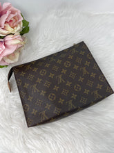 Load image into Gallery viewer, Toiletry 26 SKU6324