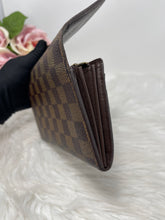 Load image into Gallery viewer, Sarah DE Wallet SKU6335