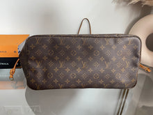 Load image into Gallery viewer, Neverfull GM Beige SKU6347