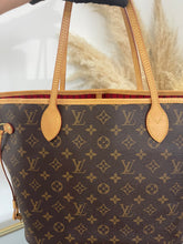 Load image into Gallery viewer, Neverfull MM Cerise SKU6290