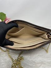 Load image into Gallery viewer, Toiletry 26 SKU6324