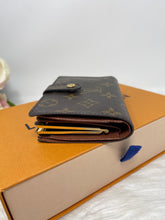 Load image into Gallery viewer, Kisslock Wallet SKU6355