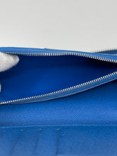 Load image into Gallery viewer, Men’s Zippy Wallet SKU1175