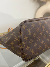 Load image into Gallery viewer, Neverfull MM Cerise SKU6290