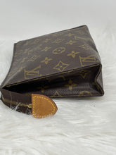 Load image into Gallery viewer, Toiletry 19 SKU1537