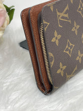 Load image into Gallery viewer, Compact Organizer Wallet SKU6330