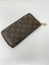 Load image into Gallery viewer, Zippy Long Monogram
