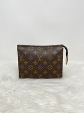Load image into Gallery viewer, Toiletry 19 SKU1537