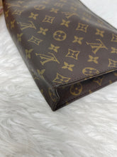 Load image into Gallery viewer, Toiletry 26 SKU6324