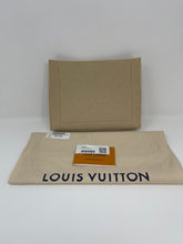 Load image into Gallery viewer, Toiletry 26 Tahittiene SKU1004