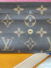 Load image into Gallery viewer, Emilie Wallet Fuchsia SKU6082