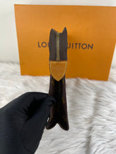 Load image into Gallery viewer, Toiletry 26 SKU741