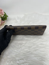 Load image into Gallery viewer, Sarah DE Wallet SKU6335