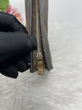 Load image into Gallery viewer, Toiletry 26 SKU6324