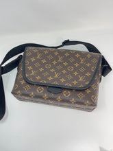 Load image into Gallery viewer, Messenger Magnetic Bag SKU1507