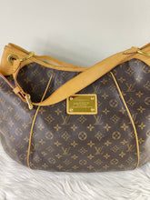 Load image into Gallery viewer, Galleria GM Monogram SKU702