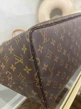 Load image into Gallery viewer, Neverfull GM Beige SKU6294