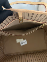 Load image into Gallery viewer, Neverfull GM Beige SKU6294
