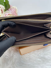Load image into Gallery viewer, Zippy Wallet SKU6418