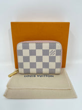 Load image into Gallery viewer, Zippy Coin Azur SKU870
