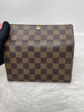 Load image into Gallery viewer, Sarah DE Wallet SKU6335