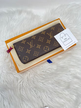 Load image into Gallery viewer, Clemence Fushia SKU6146