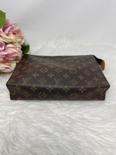 Load image into Gallery viewer, Toiletry 26 SKU6324