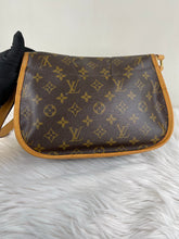 Load image into Gallery viewer, Menilmontant PM Monogram SKU740