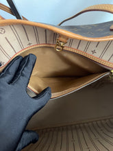 Load image into Gallery viewer, Neverfull GM Beige SKU6347