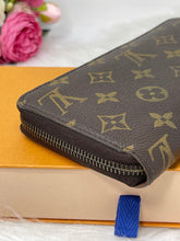 Load image into Gallery viewer, Louis Vuitton Zippy Wallet Monogram SKU6706
