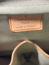 Load image into Gallery viewer, Louis Vuitton Deuaville SKU6698
