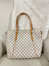 Load image into Gallery viewer, Louis Vuitton Totally MM SKU6771
