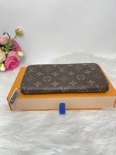 Load image into Gallery viewer, Louis Vuitton Zippy Wallet Monogram SKU6708
