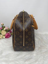 Load image into Gallery viewer, Louis Vuitton Deuaville SKU6698
