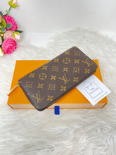 Load image into Gallery viewer, Louis Vuitton Zippy Wallet Monogram SKU6708
