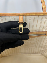 Load image into Gallery viewer, LV Neverfull MM Azure SKU7086
