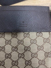 Load image into Gallery viewer, Gucci Bumbag Vintage SKU6798
