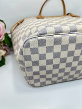 Load image into Gallery viewer, LV Neverfull MM Azure SKU7086
