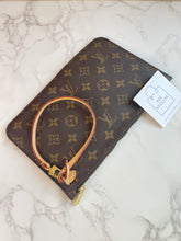 Load image into Gallery viewer, Neverfull Pouch SKU6518

